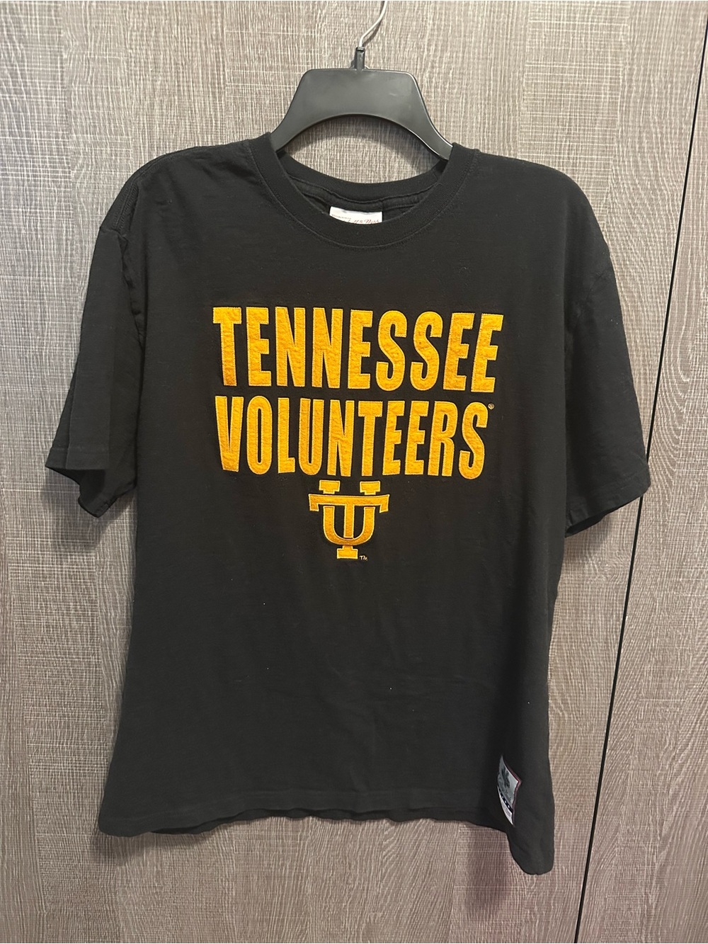 Tennessee Volunteers Black Tee with felt Logo